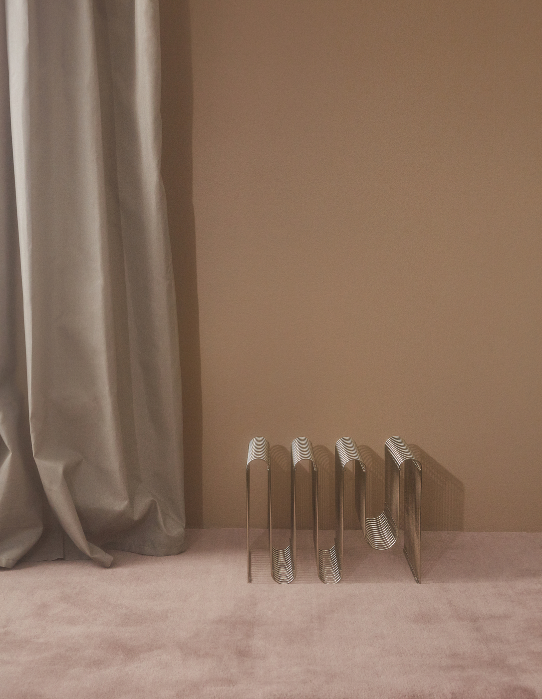CURVA magazine holder CURVA magazine holder